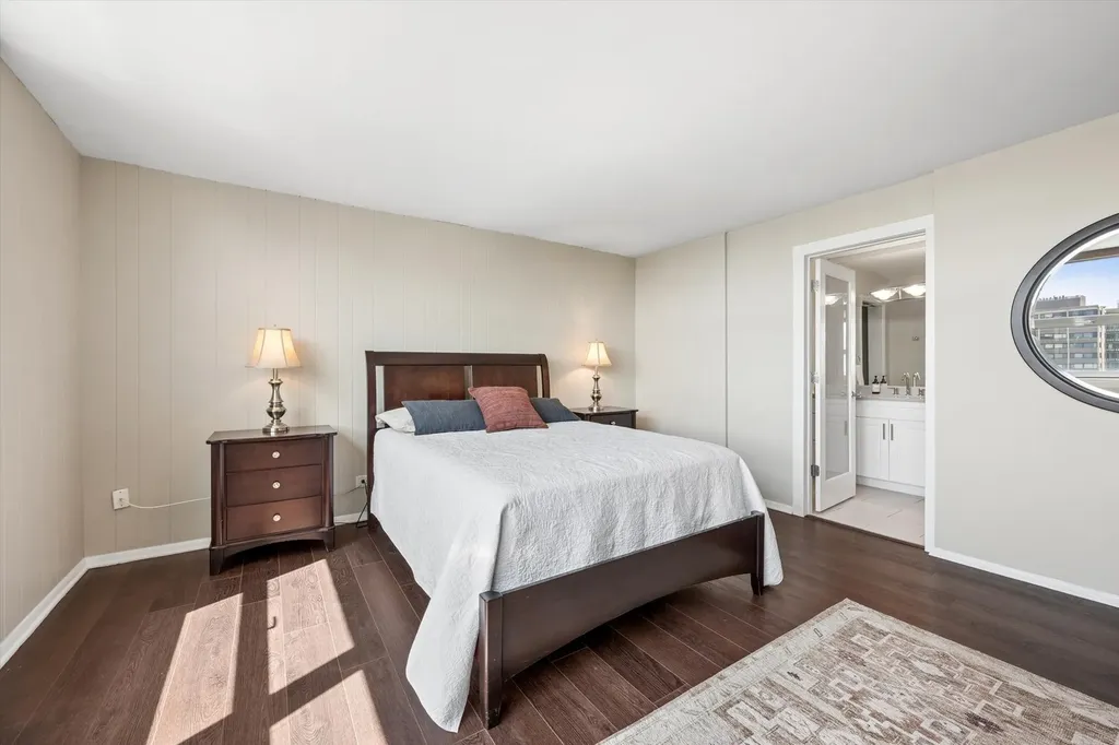 6147 North Sheridan Road Chicago IL 60660