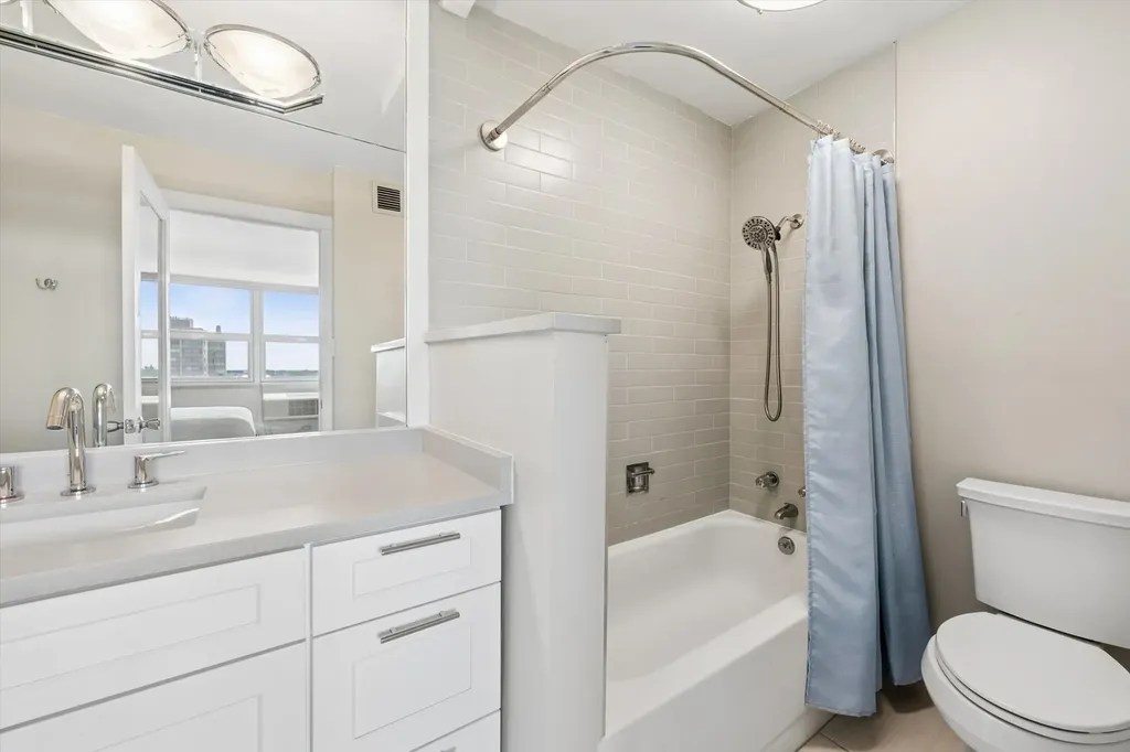 6147 North Sheridan Road Chicago IL 60660