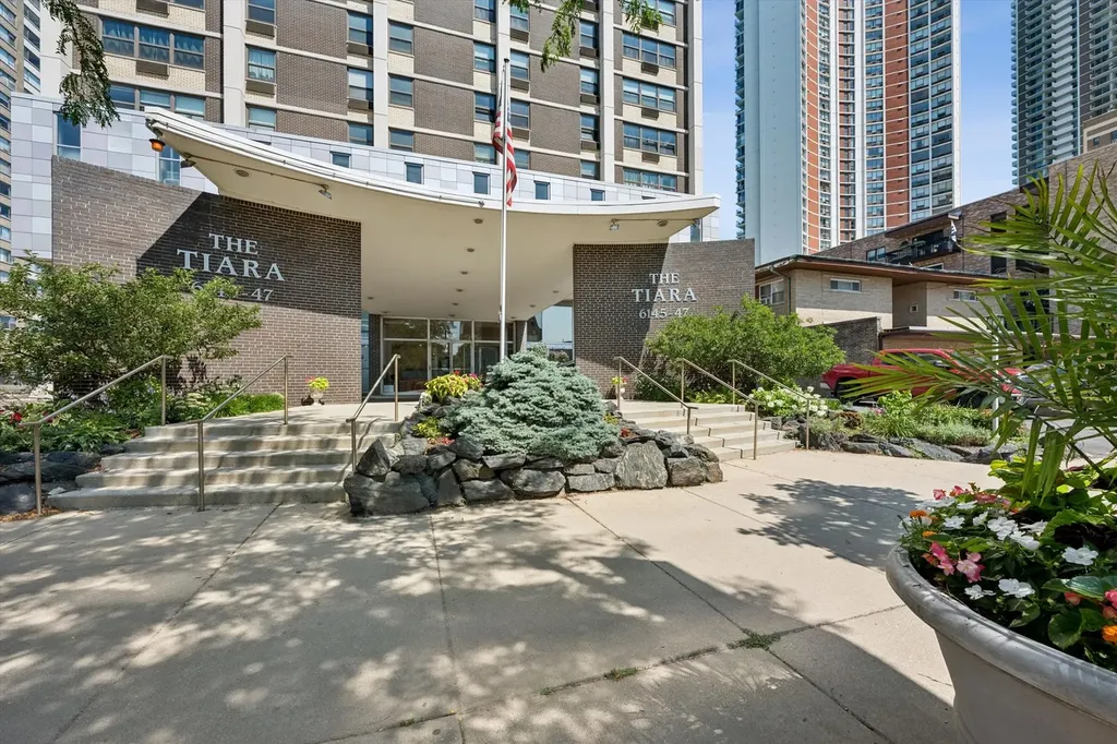 6147 North Sheridan Road Chicago IL 60660