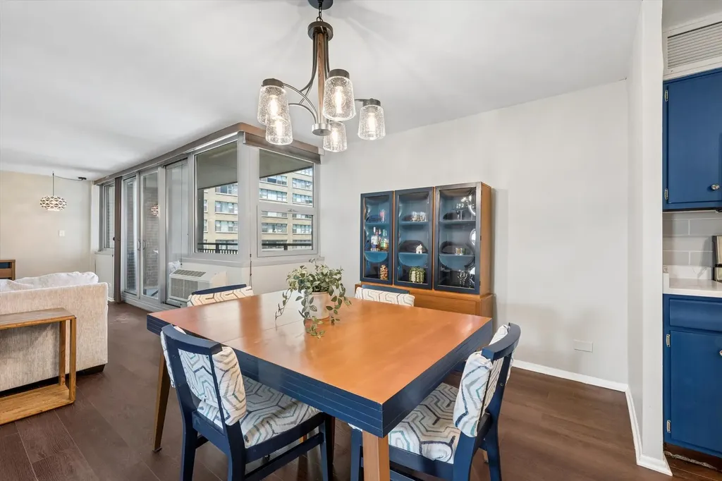 6147 North Sheridan Road Chicago IL 60660