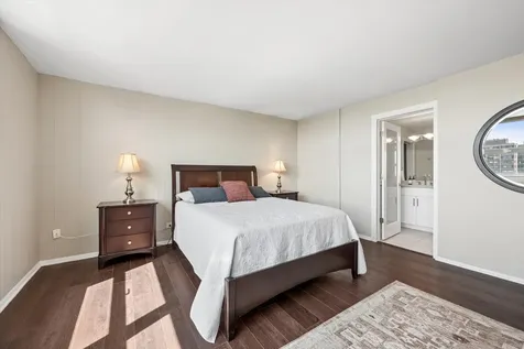 6147 North Sheridan Road Chicago IL 60660