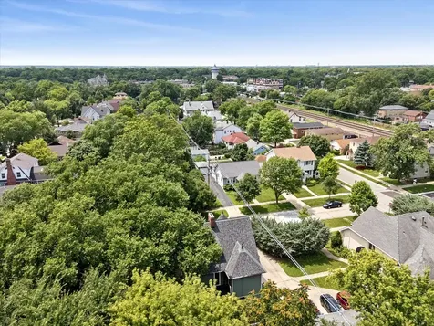 33 South Cowley Road Riverside IL 60546