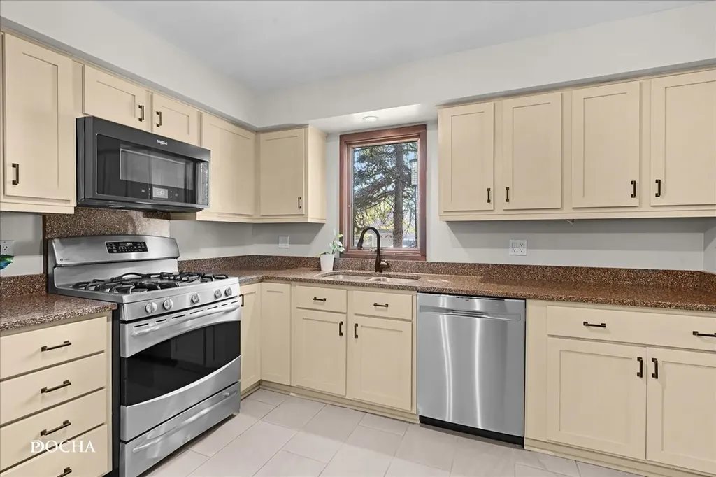 1916 Ash Court Aurora IL 60506