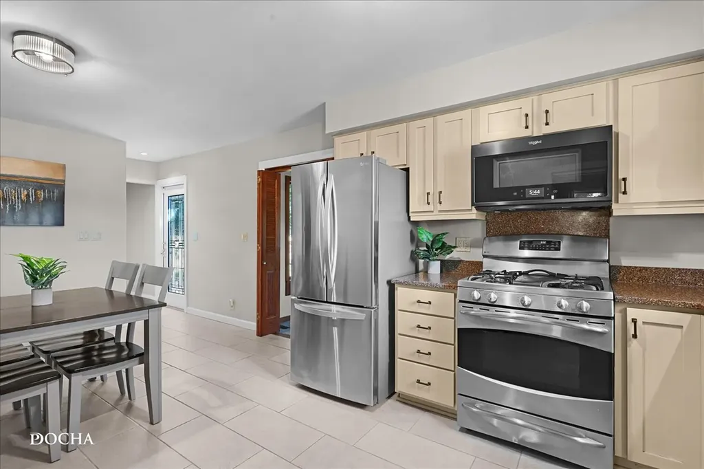 1916 Ash Court Aurora IL 60506