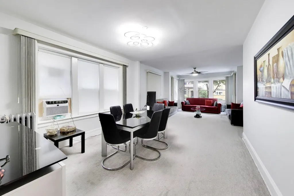 6718 North Campbell Avenue Chicago IL 60645