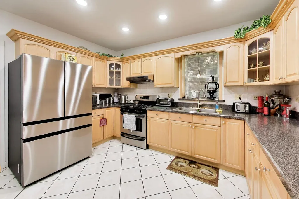 6718 North Campbell Avenue Chicago IL 60645