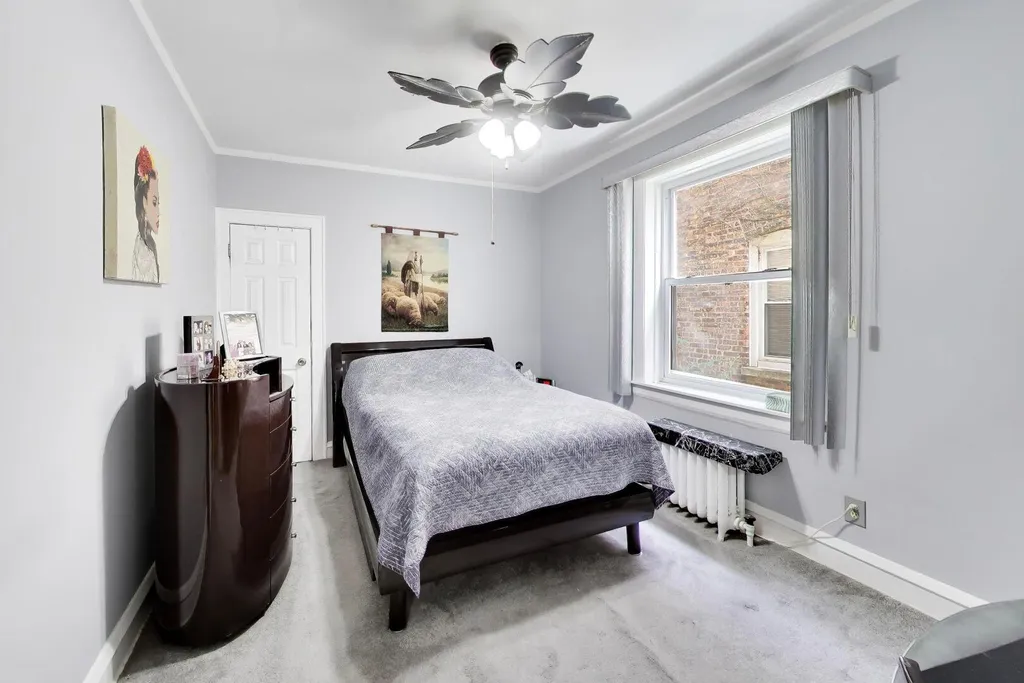 6718 North Campbell Avenue Chicago IL 60645