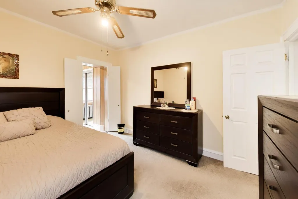 6718 North Campbell Avenue Chicago IL 60645