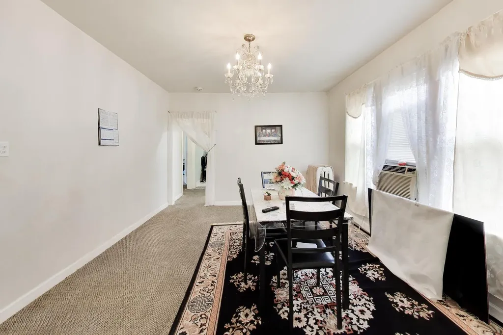 6718 North Campbell Avenue Chicago IL 60645