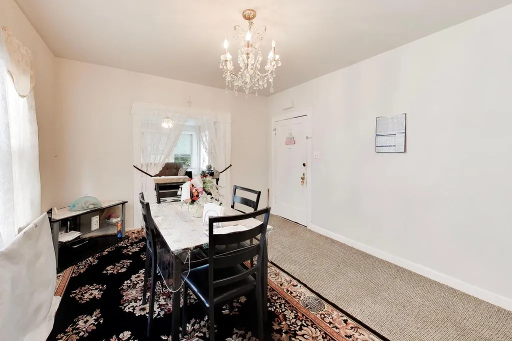 6718 North Campbell Avenue Chicago IL 60645