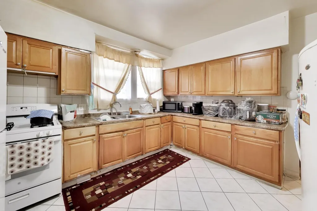 6718 North Campbell Avenue Chicago IL 60645
