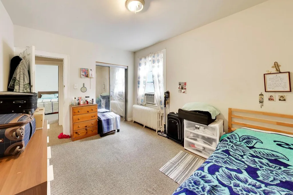 6718 North Campbell Avenue Chicago IL 60645