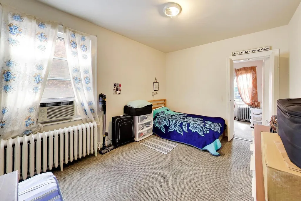 6718 North Campbell Avenue Chicago IL 60645