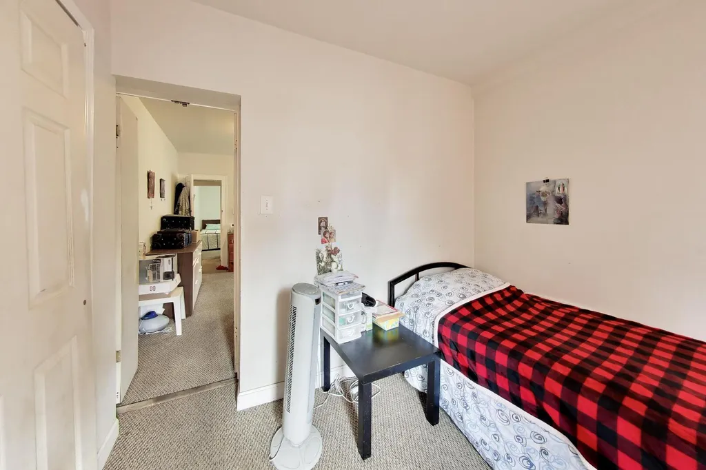 6718 North Campbell Avenue Chicago IL 60645