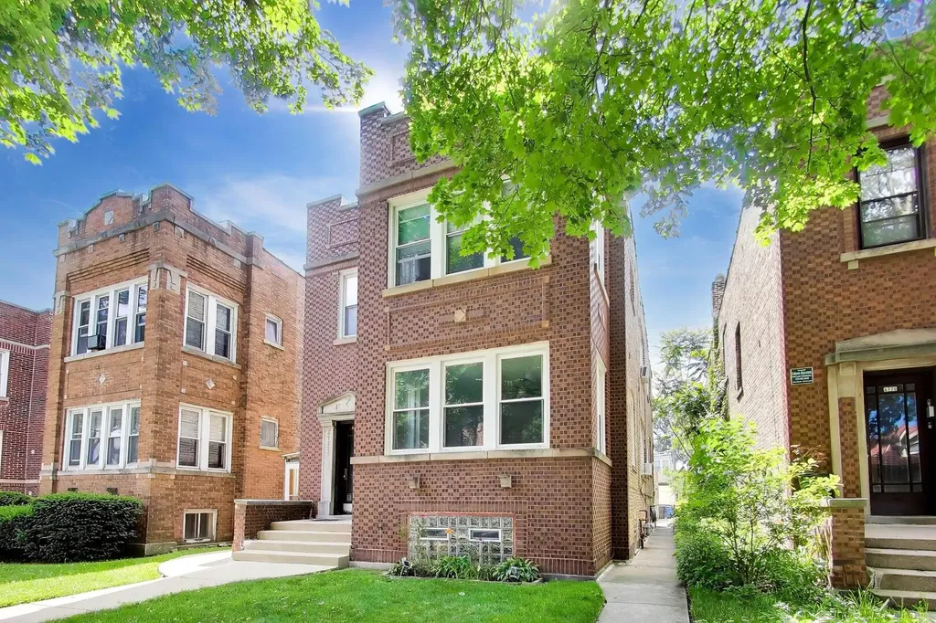 6718 North Campbell Avenue Chicago IL 60645