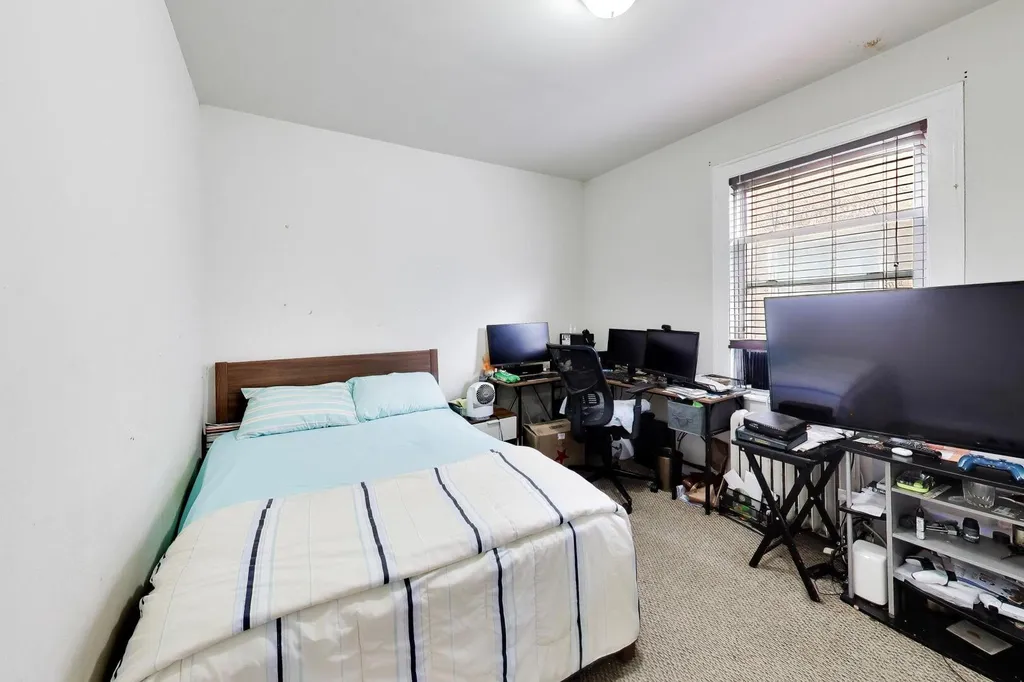 6718 North Campbell Avenue Chicago IL 60645