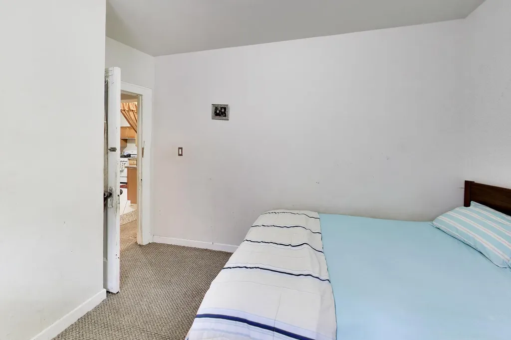 6718 North Campbell Avenue Chicago IL 60645