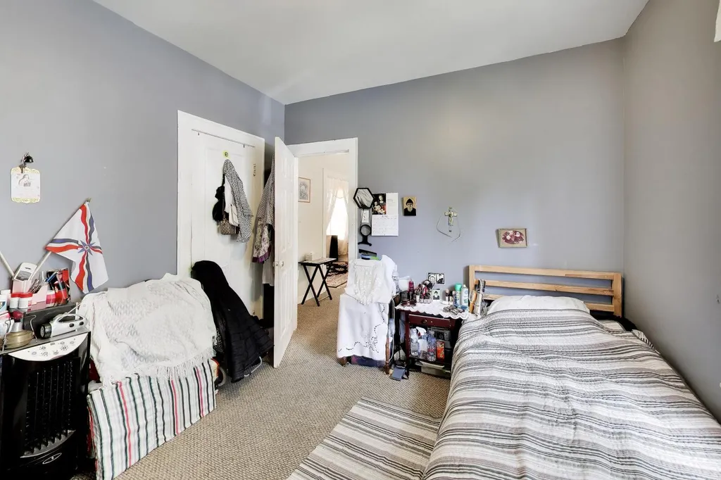 6718 North Campbell Avenue Chicago IL 60645