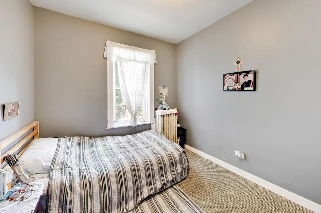 6718 North Campbell Avenue Chicago IL 60645