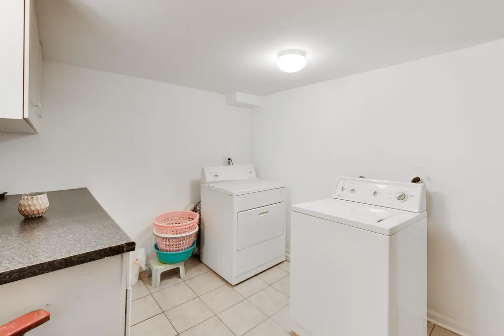 6718 North Campbell Avenue Chicago IL 60645