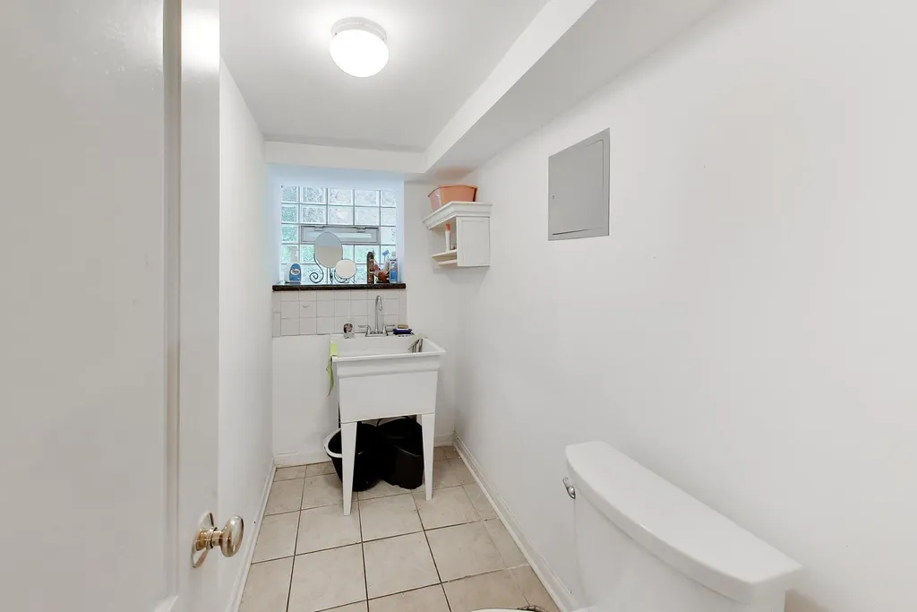 6718 North Campbell Avenue Chicago IL 60645