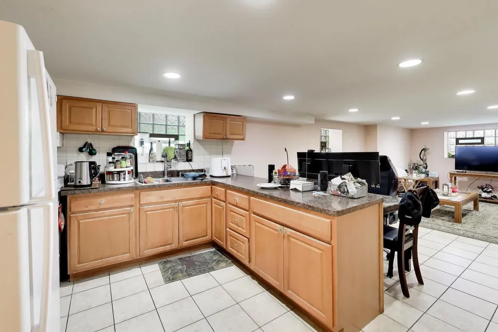 6718 North Campbell Avenue Chicago IL 60645