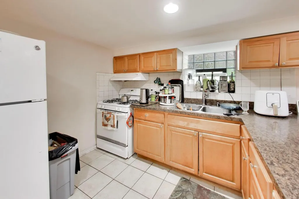 6718 North Campbell Avenue Chicago IL 60645