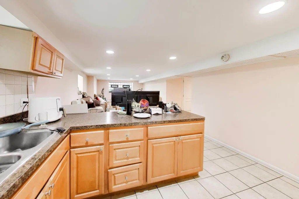 6718 North Campbell Avenue Chicago IL 60645