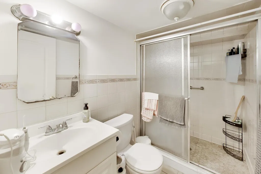 6718 North Campbell Avenue Chicago IL 60645