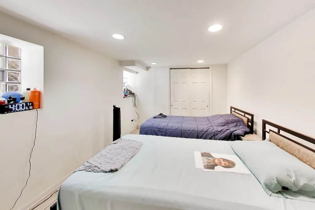 6718 North Campbell Avenue Chicago IL 60645
