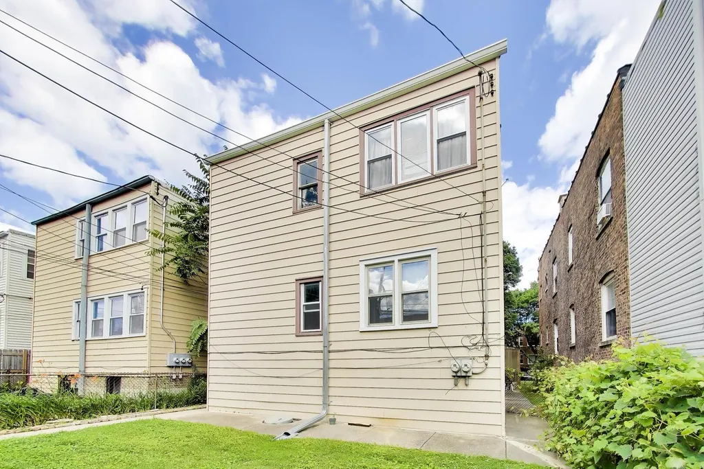 6718 North Campbell Avenue Chicago IL 60645
