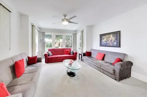 6718 North Campbell Avenue Chicago IL 60645