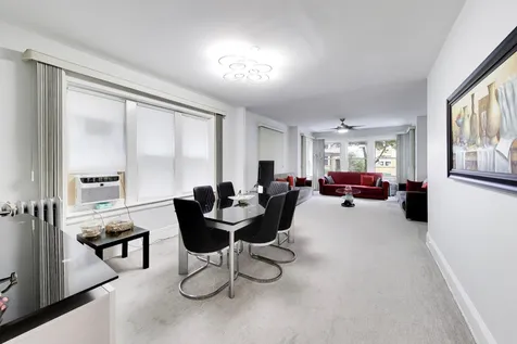 6718 North Campbell Avenue Chicago IL 60645