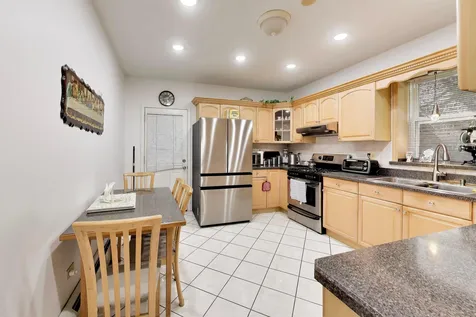 6718 North Campbell Avenue Chicago IL 60645