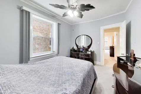 6718 North Campbell Avenue Chicago IL 60645