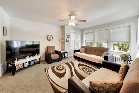 6718 North Campbell Avenue Chicago IL 60645