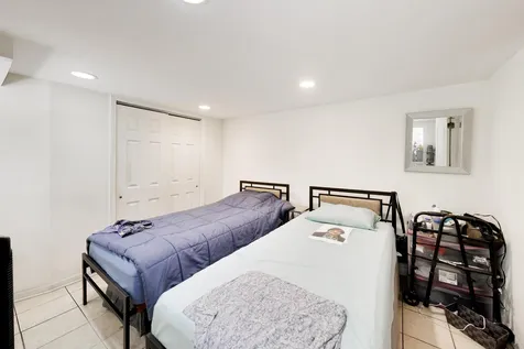 6718 North Campbell Avenue Chicago IL 60645