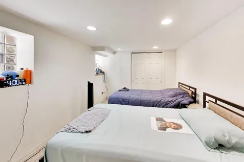 6718 North Campbell Avenue Chicago IL 60645