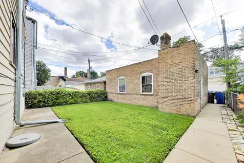 6718 North Campbell Avenue Chicago IL 60645