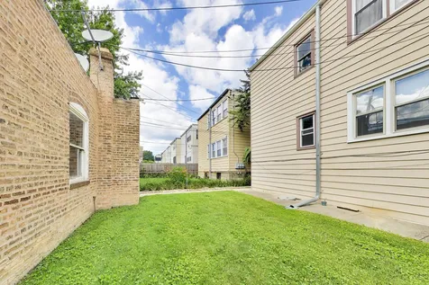 6718 North Campbell Avenue Chicago IL 60645
