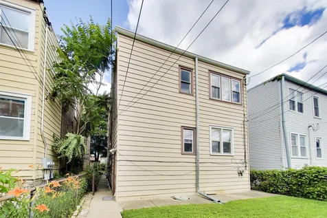 6718 North Campbell Avenue Chicago IL 60645