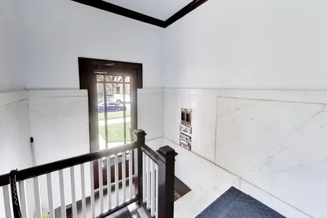 6718 North Campbell Avenue Chicago IL 60645