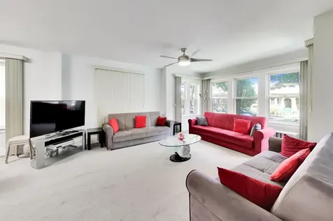 6718 North Campbell Avenue Chicago IL 60645