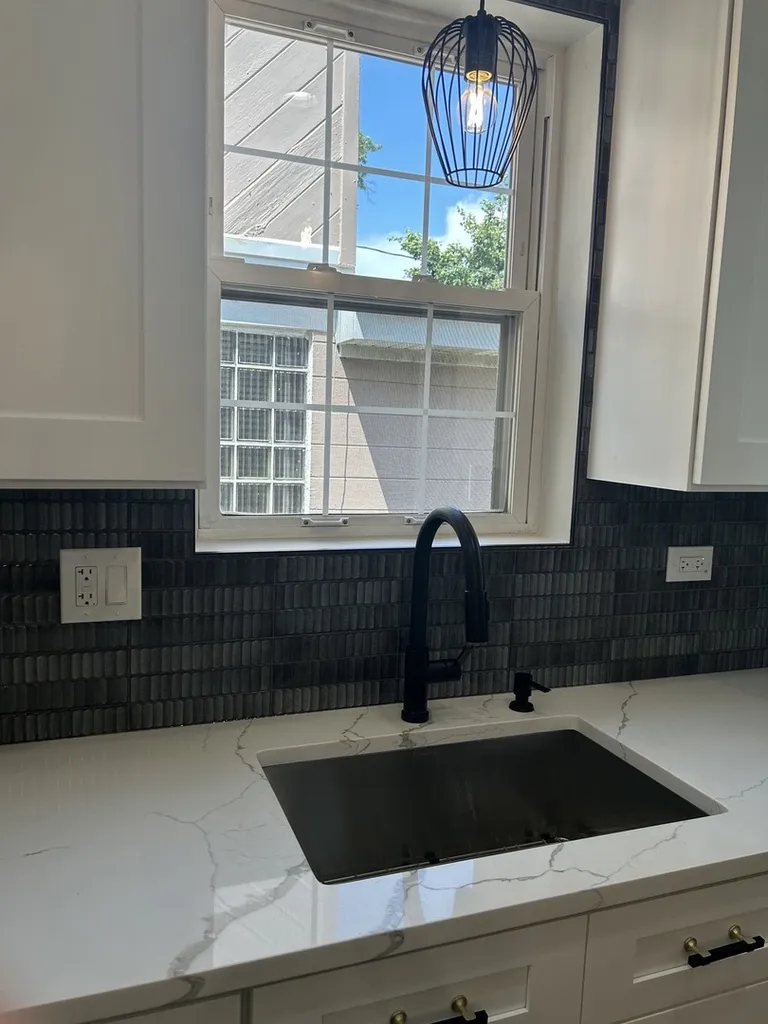 8405 South Indiana Avenue Chicago IL 60619