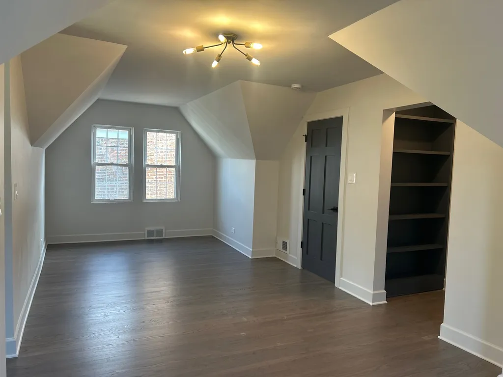 8405 South Indiana Avenue Chicago IL 60619