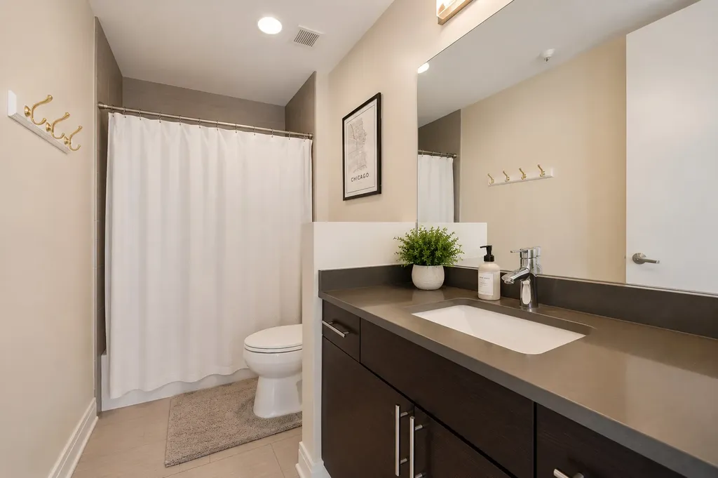 770 West Gladys Avenue Chicago IL 60661