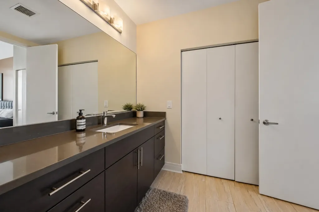 770 West Gladys Avenue Chicago IL 60661