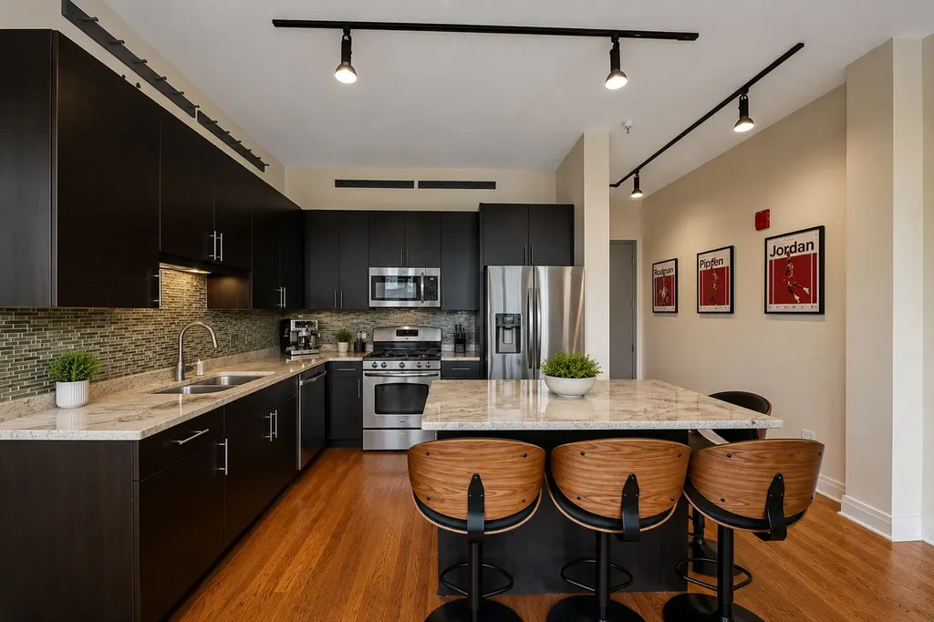 770 West Gladys Avenue Chicago IL 60661