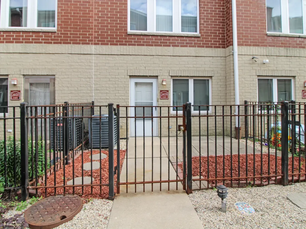 2409 West 32 Place Chicago IL 60608