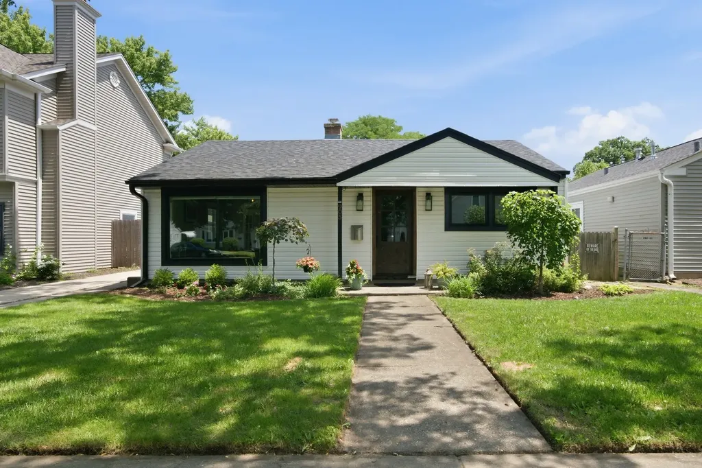 905 North Douglas Avenue Arlington Heights IL 60004